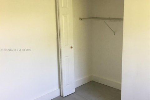 Casa en alquiler en Miami, Florida, 1 dormitorio, 43.29 m2 № 2088486 - foto 3