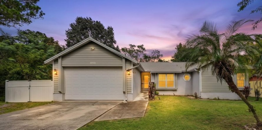 House in DeBary, Florida 3 bedrooms, 145.95 sq.m. № 2426988