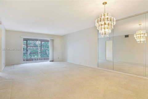 Купить кондоминиум в Пемброк-Пайнс, Флорида 2 спальни, 100.52м2, № 2031613 - фото 3