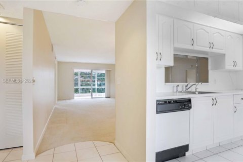 Кондоминиум с 2 спальнями в Пемброк-Пайнс, Флорида № 2031613