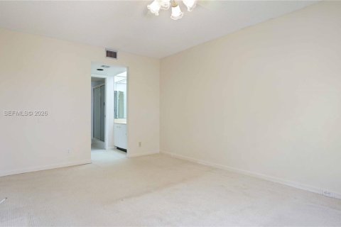 Купить кондоминиум в Пемброк-Пайнс, Флорида 2 спальни, 100.52м2, № 2031613 - фото 24