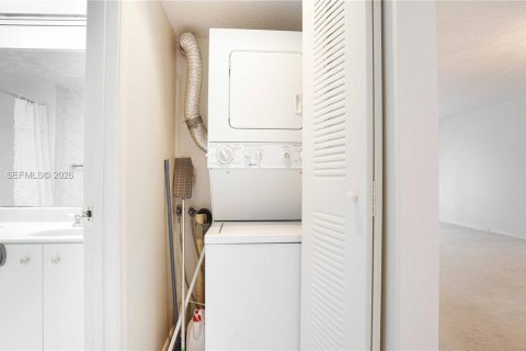 Купить кондоминиум в Пемброк-Пайнс, Флорида 2 спальни, 100.52м2, № 2031613 - фото 20