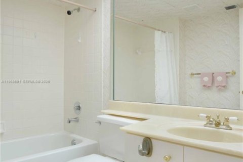 Купить кондоминиум в Пемброк-Пайнс, Флорида 2 спальни, 100.52м2, № 2031613 - фото 19