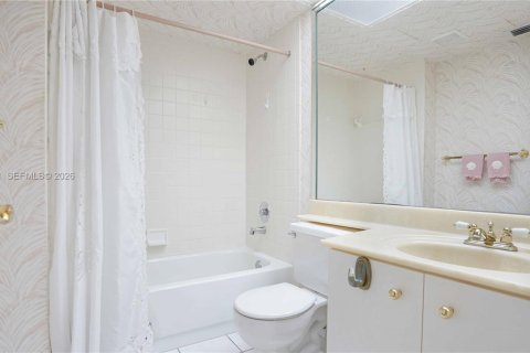 Купить кондоминиум в Пемброк-Пайнс, Флорида 2 спальни, 100.52м2, № 2031613 - фото 18