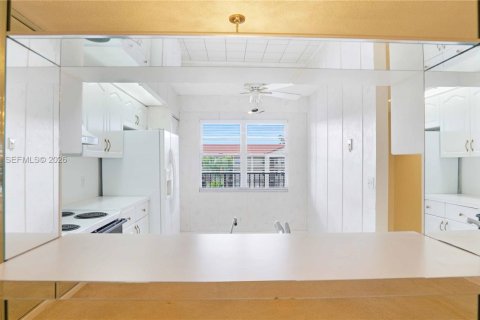 Купить кондоминиум в Пемброк-Пайнс, Флорида 2 спальни, 100.52м2, № 2031613 - фото 8