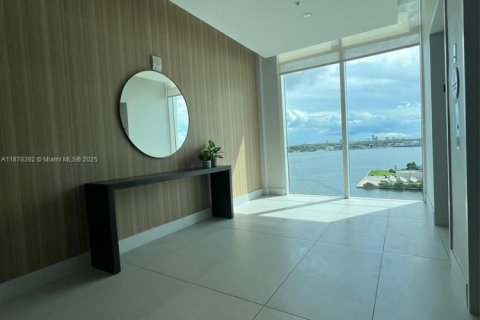 Condo in North Bay Village, Florida, 2 bedrooms  № 1925002 - photo 23