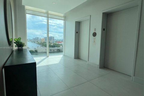 Condo in North Bay Village, Florida, 2 bedrooms  № 1925002 - photo 22