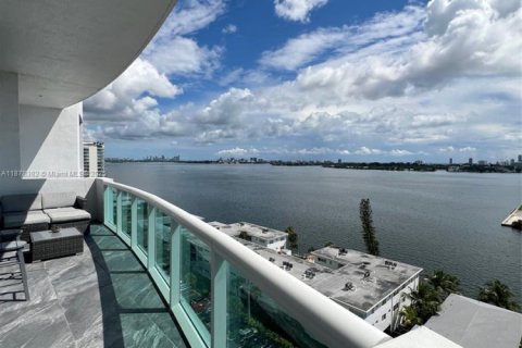 Condo in North Bay Village, Florida, 2 bedrooms  № 1925002 - photo 25