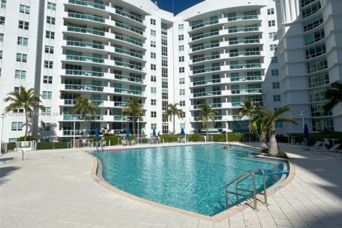 Condo in North Bay Village, Florida, 2 bedrooms  № 1925002 - photo 28