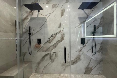 Condo in North Bay Village, Florida, 2 bedrooms  № 1925002 - photo 19