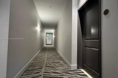 Condo in North Bay Village, Florida, 2 bedrooms  № 1925002 - photo 5