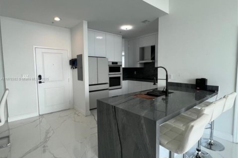 Condo in North Bay Village, Florida, 2 bedrooms  № 1925002 - photo 8