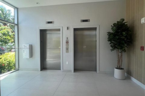 Condo in North Bay Village, Florida, 2 bedrooms  № 1925002 - photo 4