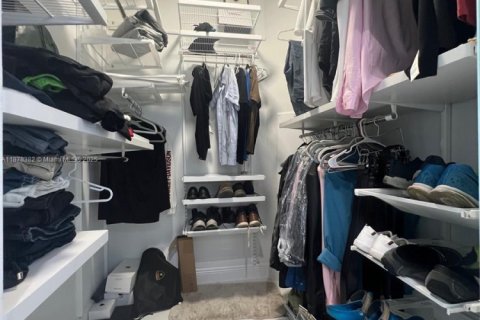 Condo in North Bay Village, Florida, 2 bedrooms  № 1925002 - photo 15