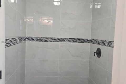 House in Hollywood, Florida 4 bedrooms, 141.4 sq.m. № 1986203 - photo 14