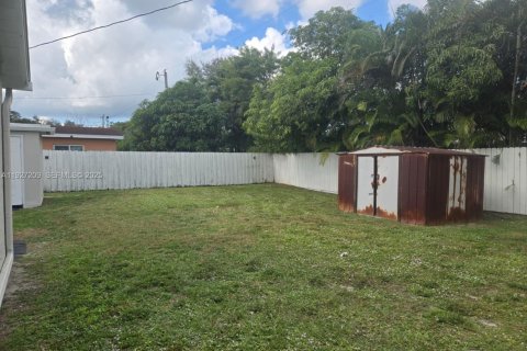 House in Hollywood, Florida 4 bedrooms, 141.4 sq.m. № 1986203 - photo 16