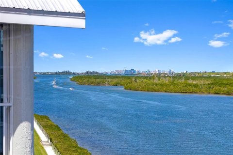 Condo in Sarasota, Florida, 2 bedrooms  № 2147800 - photo 27