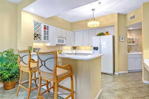 Condo in Sarasota, Florida, 2 bedrooms  № 2147800 - photo 17
