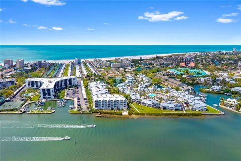 Condo in Sarasota, Florida, 2 bedrooms  № 2147800 - photo 2