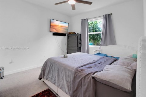 House in Homestead, Florida 5 bedrooms, 269.88 sq.m. № 2082749 - photo 23