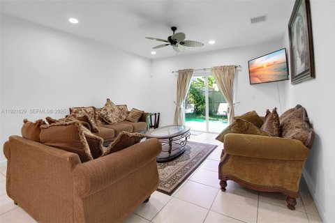 House in Homestead, Florida 5 bedrooms, 269.88 sq.m. № 2082749 - photo 17