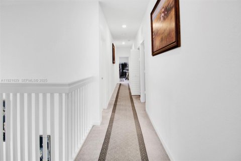 House in Homestead, Florida 5 bedrooms, 269.88 sq.m. № 2082749 - photo 28
