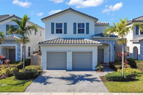 House in Homestead, Florida 5 bedrooms, 269.88 sq.m. № 2082749