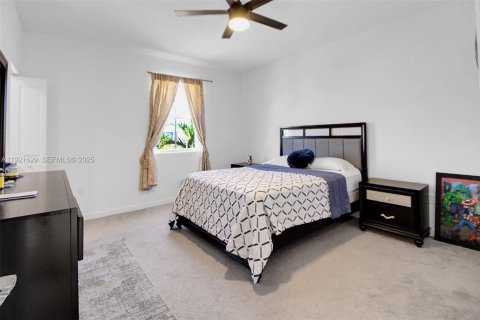 House in Homestead, Florida 5 bedrooms, 269.88 sq.m. № 2082749 - photo 19