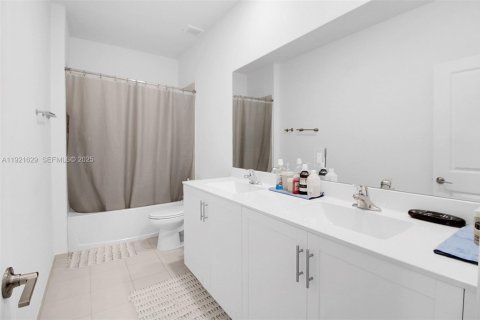 House in Homestead, Florida 5 bedrooms, 269.88 sq.m. № 2082749 - photo 7