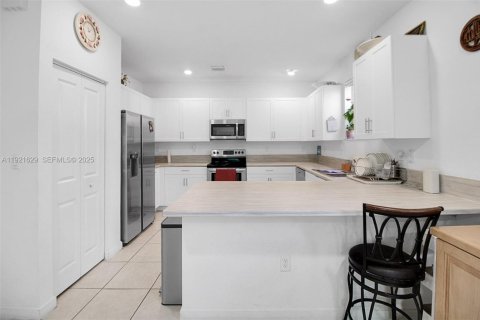 House in Homestead, Florida 5 bedrooms, 269.88 sq.m. № 2082749 - photo 6