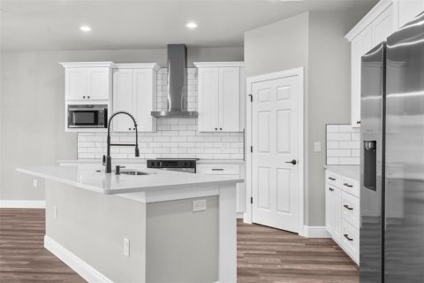 House in Weeki Wachee, Florida 4 bedrooms, 201.23 sq.m. № 1822409 - photo 12