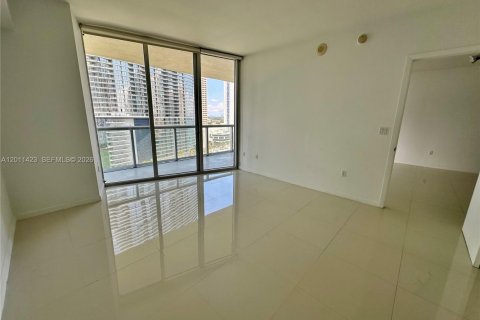 Condo in Miami, Florida, 1 bedroom  № 2075198 - photo 11