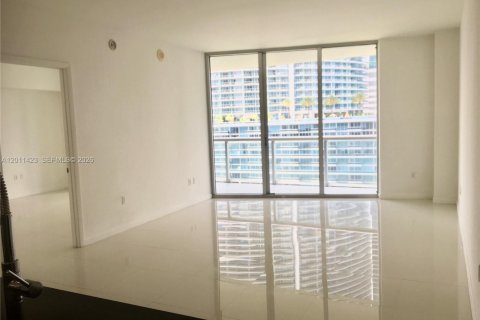 Condo in Miami, Florida, 1 bedroom  № 2075198 - photo 7