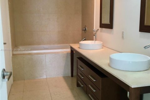 Condo in Miami, Florida, 1 bedroom  № 2075198 - photo 13