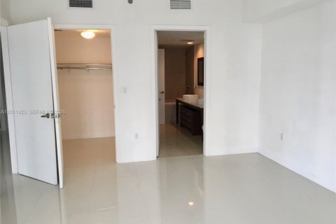 Condo in Miami, Florida, 1 bedroom  № 2075198 - photo 15
