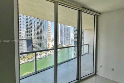 Condo in Miami, Florida, 1 bedroom  № 2075198 - photo 12
