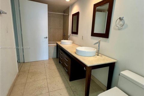 Condo in Miami, Florida, 1 bedroom  № 2075198 - photo 14