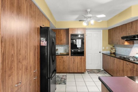 House in New Smyrna Beach, Florida 3 bedrooms, 149.94 sq.m. № 1824342 - photo 14
