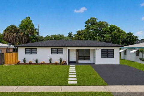 House in Hollywood, Florida 4 bedrooms, 188.78 sq.m. № 2272494