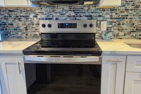 Condo in Hudson, Florida, 2 bedrooms  № 1219051 - photo 11