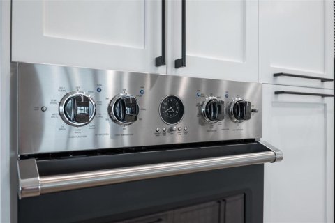 Купить виллу или дом в Сент-Питерсберг, Флорида 6 комнат, 425.21м2, № 1662036 - фото 15