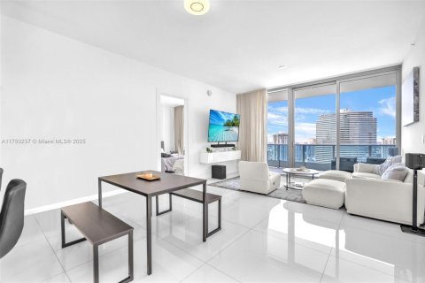Condo in Miami, Florida, 2 bedrooms  № 1707552 - photo 11