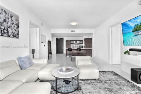 Condo in Miami, Florida, 2 bedrooms  № 1707552 - photo 4