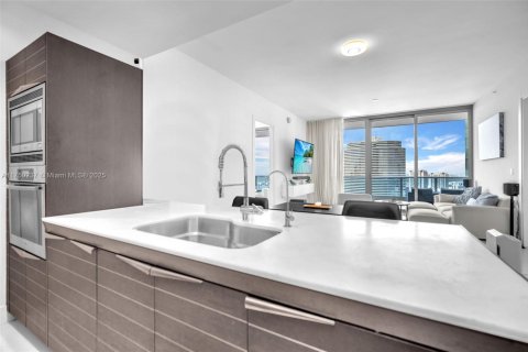 Condo in Miami, Florida, 2 bedrooms  № 1707552 - photo 9