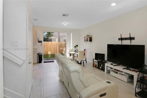 Adosado en venta en Homestead, Florida, 3 dormitorios, 120.96 m2 № 2153043 - foto 5