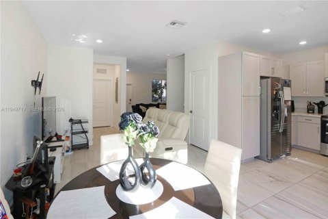 Adosado en venta en Homestead, Florida, 3 dormitorios, 120.96 m2 № 2153043 - foto 8