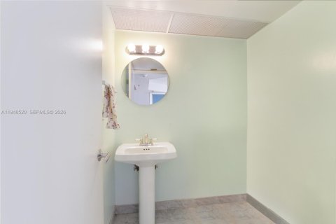 Купить кондоминиум в Серфсайд, Флорида 1 спальня, 89.37м2, № 2152913 - фото 8
