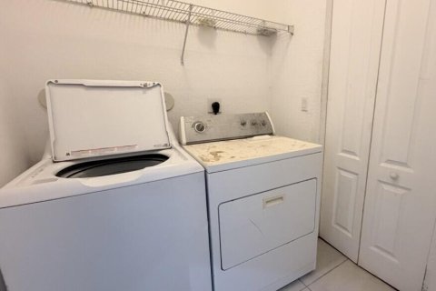House in Homestead, Florida 4 bedrooms, 194.54 sq.m. № 2193064 - photo 13