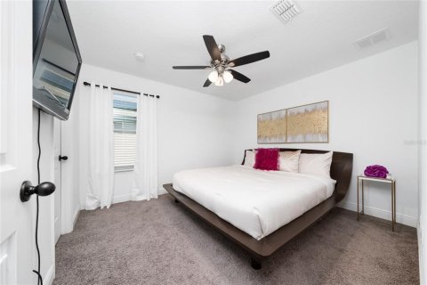 House in Orlando, Florida 5 bedrooms, 317.91 sq.m. № 2106793 - photo 17