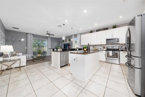 House in Orlando, Florida 5 bedrooms, 317.91 sq.m. № 2106793 - photo 6